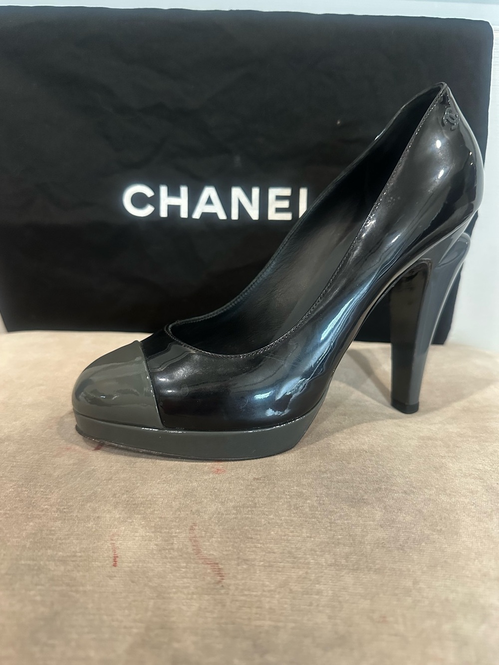 CHANEL pumps